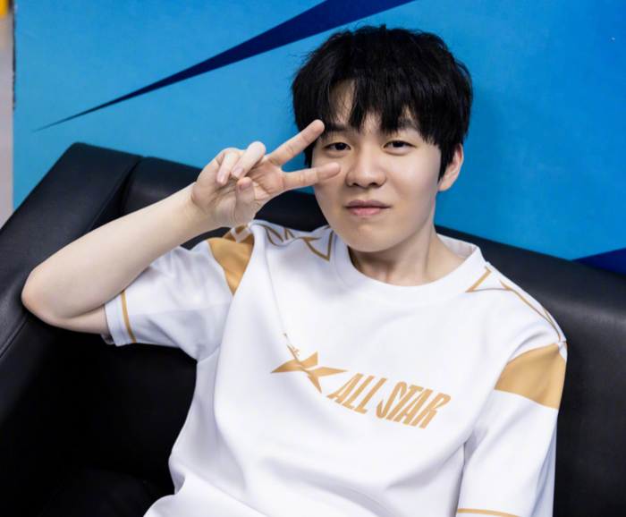 丛林差距！ Peanut 的Zyra贡献了0-70%，而卧底 Oner 勇敢地发起了团战， T1 扳平了比分